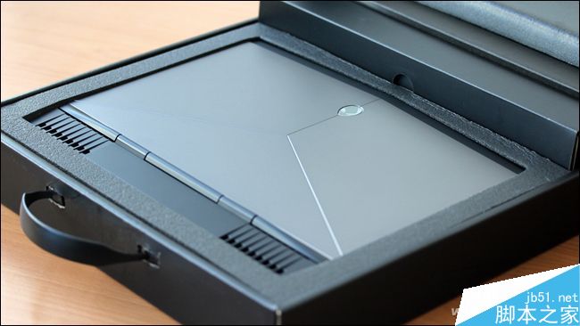 这款游戏本怎么样?13.3英寸戴尔新Alienware 13首发开箱评测