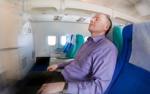 搭长途飞机助眠小方法 常爱旅行的你一定要知道
