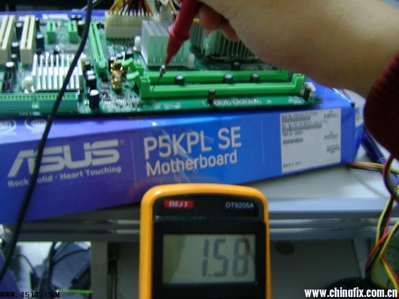 映泰945PL内存供电偏高维修一例