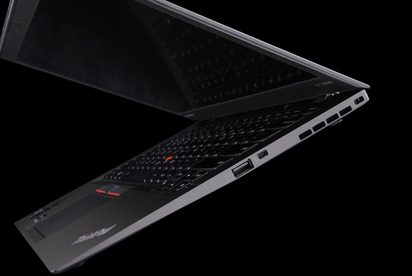 超级小黑本 2015新联想ThinkPad X1 Carbon笔记本真机图赏