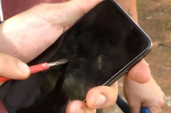 手机有划痕会裂屏吗