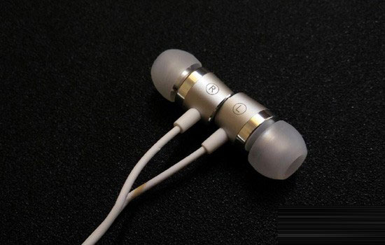 一加银耳金属耳机正式发布 26日官网开卖售价99元