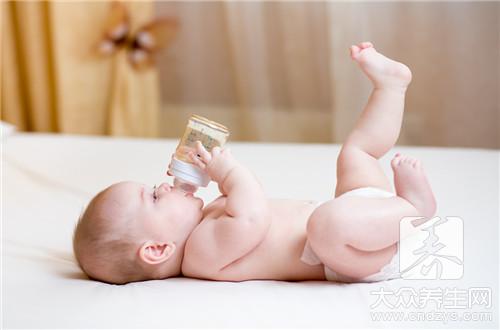 宝宝含奶瓶睡觉怎么办？