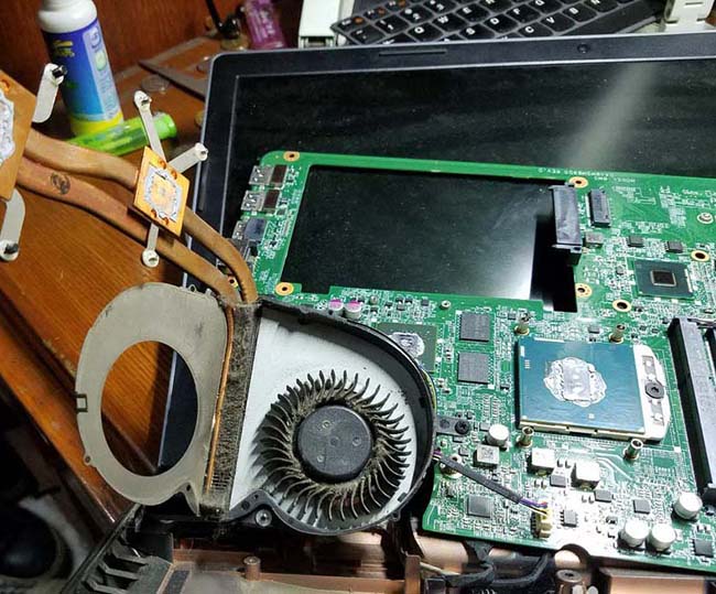 联想M5400笔记本怎么拆机清理内部灰尘?