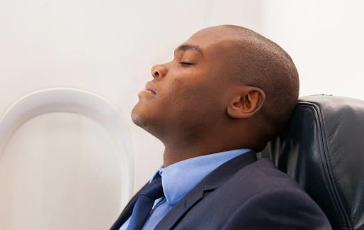 搭长途飞机助眠小方法 常爱旅行的你一定要知道