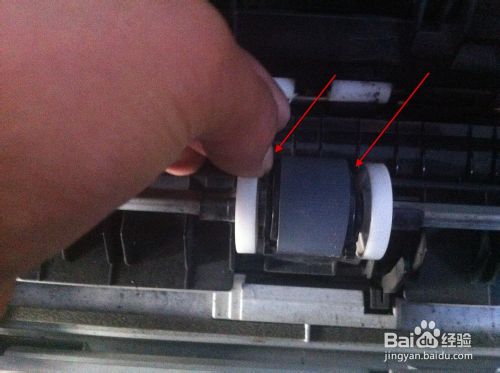 打印机不进纸怎么办？惠普2055d手动更换搓纸轮分页器的教程