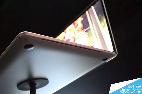 苹果全新Macbook Pro真机图赏和上手视频:触控屏逆天