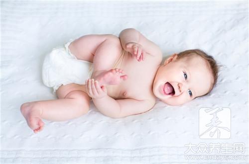 四个月宝宝脖子软正常吗？