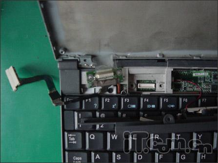 维修纪实：笔记本电脑开机白屏花屏维修(2)