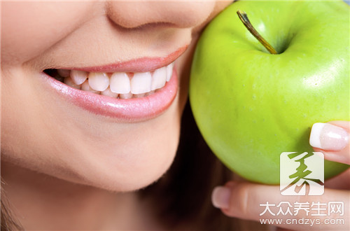 常吃苹果好处多，这3种人吃了有害无益，最好别吃