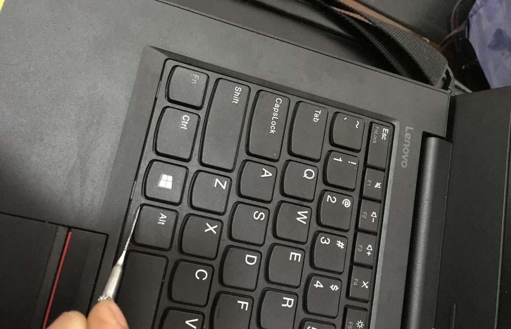 联想E470笔记本怎么拆卸键盘?