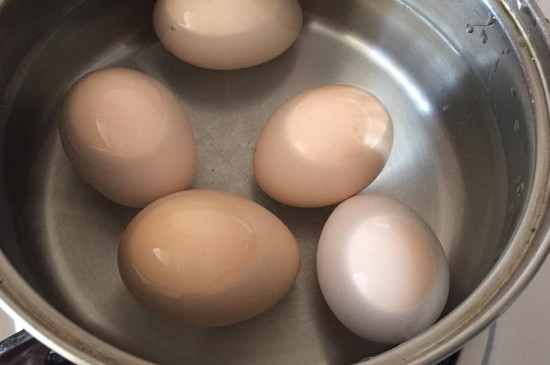 微波炉可以煮鸡蛋吗