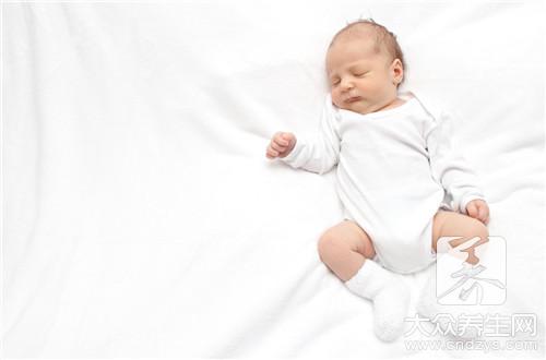 俩个月的婴儿睡眠时间是多久？