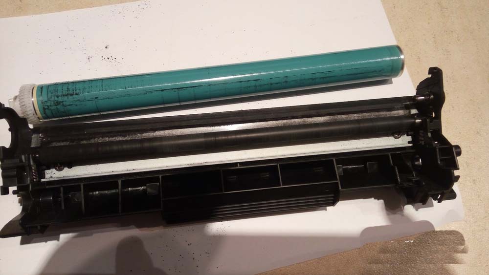 惠普P1007打印机废粉仓怎么清理? 打印机废粉收集器清零的教程