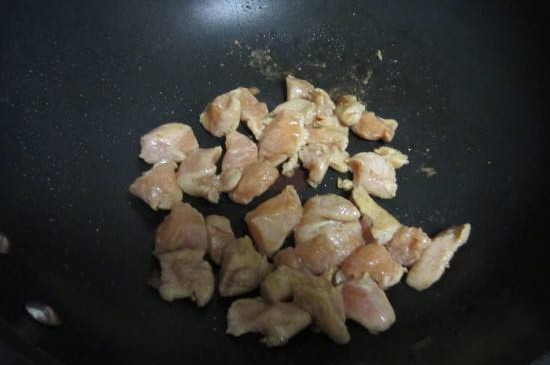 健身白水煮鸡胸肉做法
