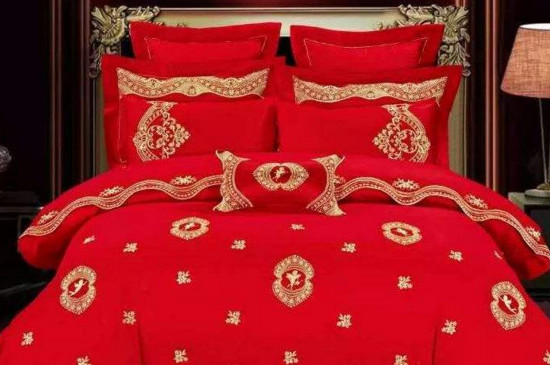 结婚时床上的垫被和盖被共要多少床