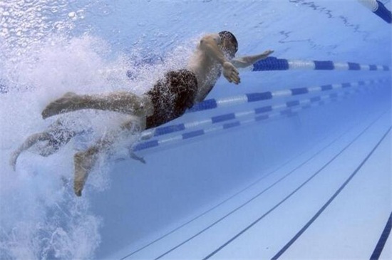 自由泳跳水出发技巧