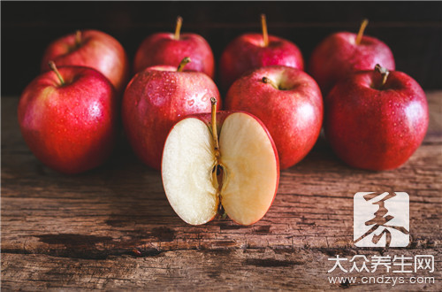 苹果虽好，可养颜护肤，排毒清脂，但吃苹果有三个禁忌，早知早好
