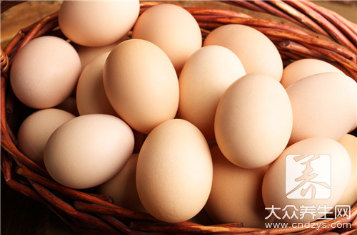 鸡蛋配此物，白发变黑发，个子蹭蹭长，大肚子平了，早知早受益