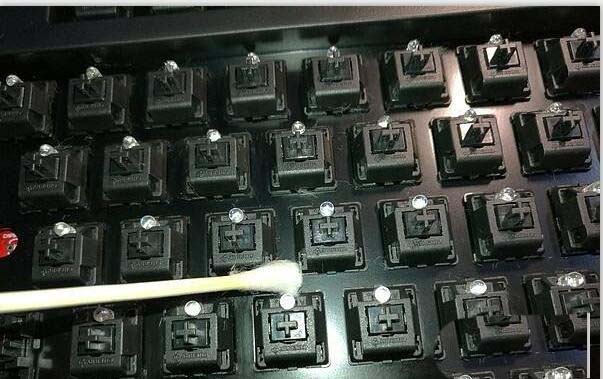 机械键盘锁定的键盘怎么解锁?