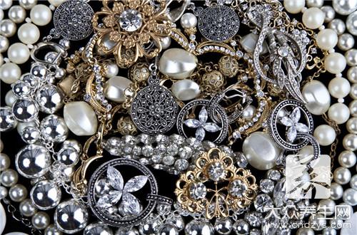 珠宝饰品及银饰的擦拭与清洗