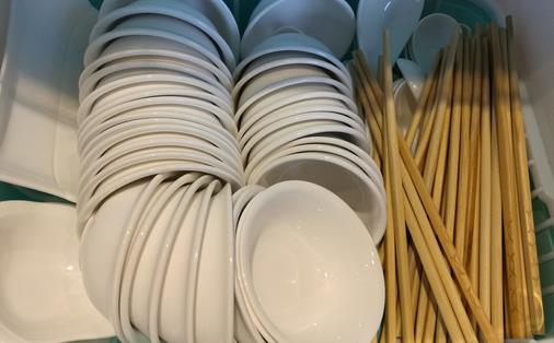 用开水烫洗碗筷是否真消毒 在外吃饭正确的消毒方法