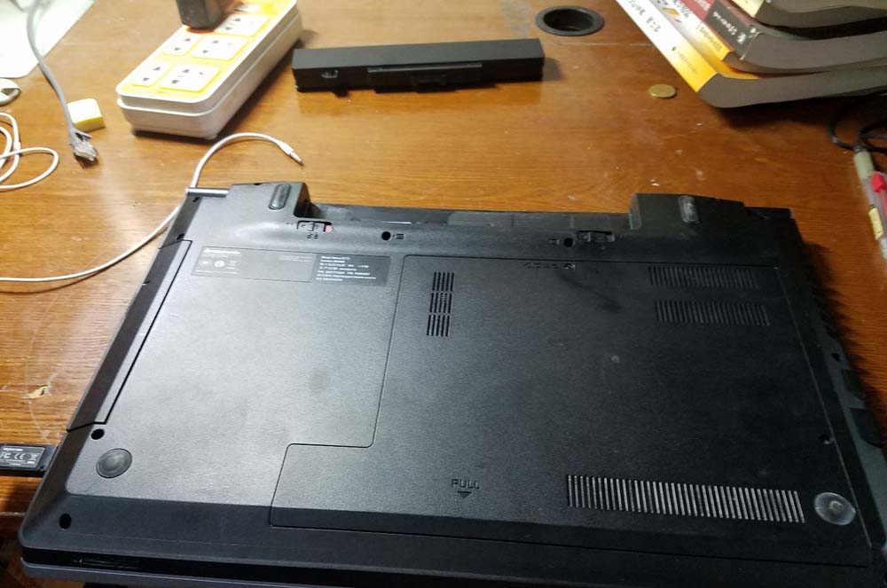 联想M5400笔记本怎么拆机清理内部灰尘?