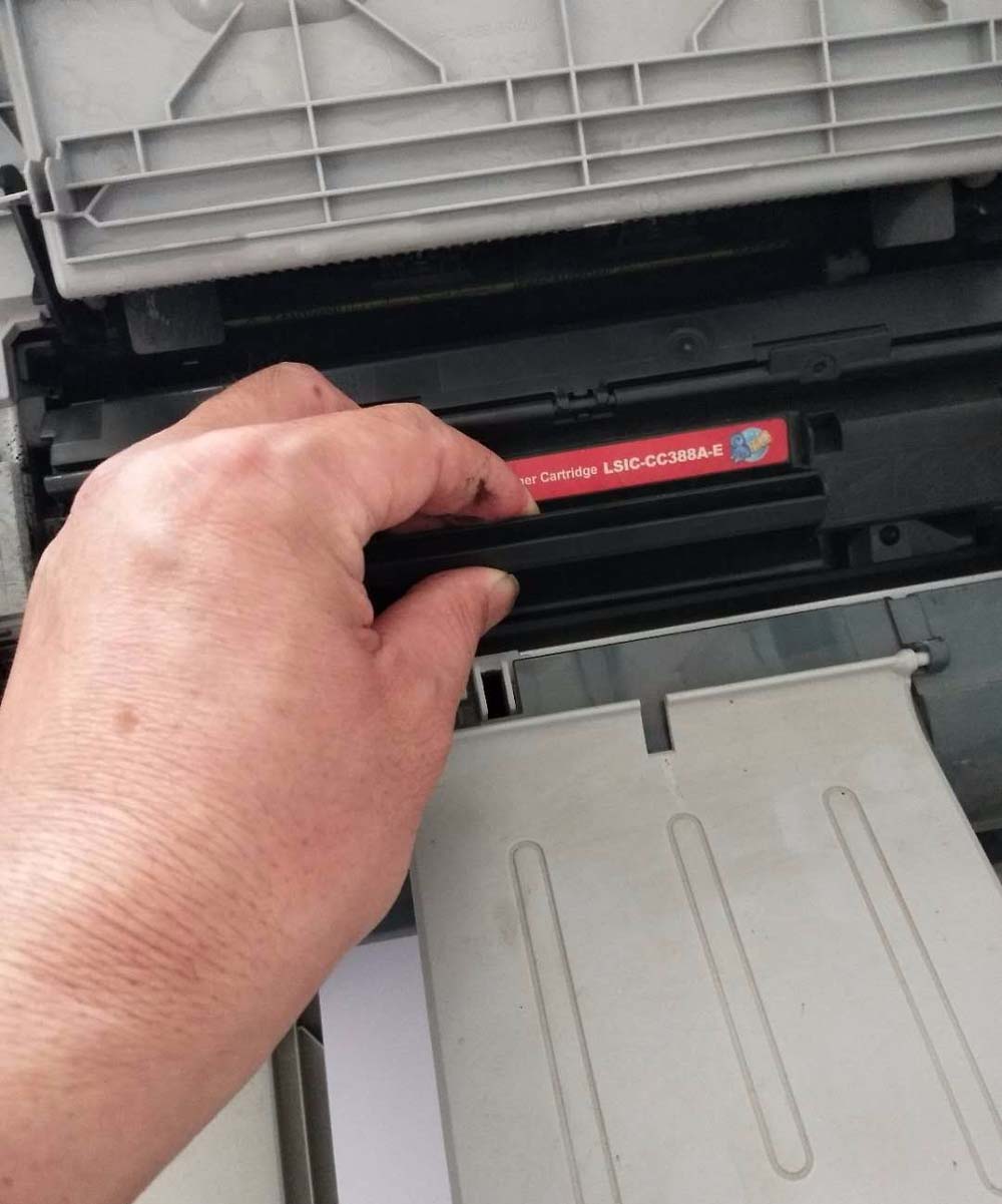 喷墨打印机怎么手动补充碳粉?