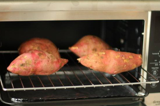 电烤箱烤红薯用烤盘还是烤网