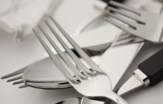 不锈钢餐具的使用误区 不锈钢餐具去油法