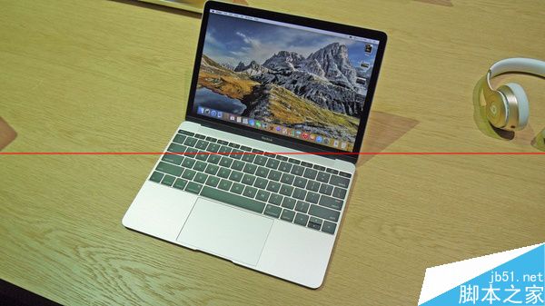 苹果新款Macbook上手试玩：轻、薄