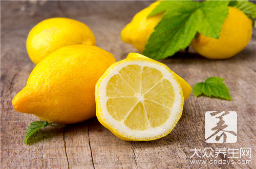 柠檬被称之为“适合女性的水果”，醋泡柠檬放冰糖适合夏天喝