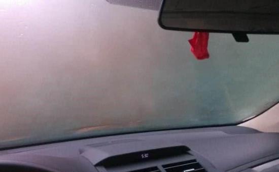 教你让车窗不再起雾的小窍门 让你安全驾驶平安到达目的地