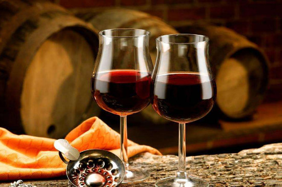红酒跟葡萄酒有什么区别