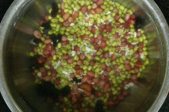 绿豆和黑米能在一起熬粥吗