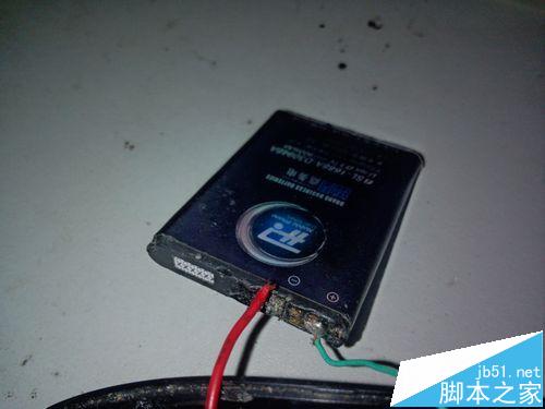 无线鼠标怎么拆卸安装充电电池?