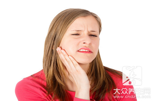 牙龈肿痛导致下巴肿痛