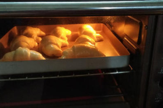 烤箱烤牛角包的温度和时间