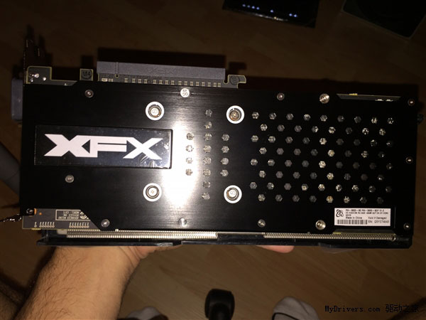 AMD R9 390X实卡/性能首曝 跑分10449分