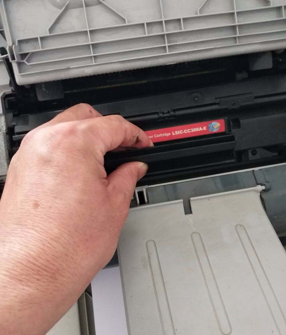 喷墨打印机怎么手动补充碳粉?