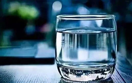 清晨一杯温开水是上佳的选择 空腹选择水有讲究