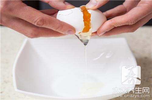 蛋清怎么打成奶油状