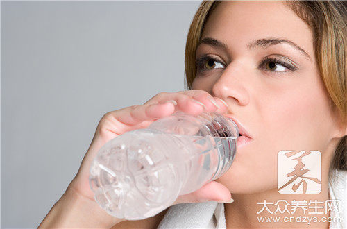  大量喝水会减肥吗