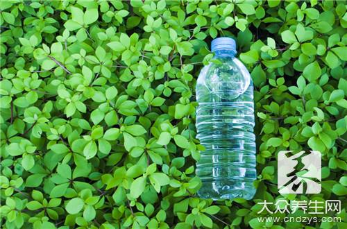 塑料瓶装热水有毒吗