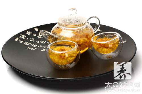 雪菊和枸杞泡茶，简单又营养