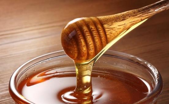 老人食用蜂蜜保健功效大 适合老年人食用的蜂蜜菜谱