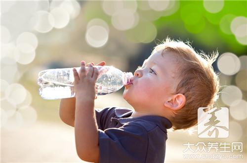 塑料瓶装热水有毒吗
