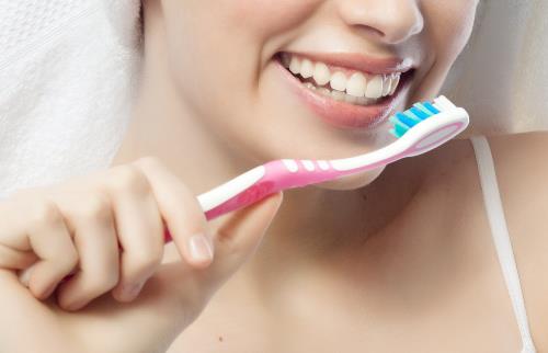 用不合适的牙刷刷牙太不卫生 正确的刷牙方式揭秘 