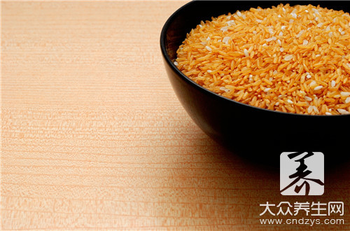 大米炒黄煮水有什么功效? 
