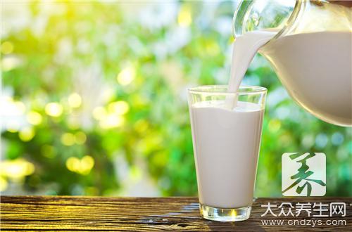 牛奶保湿面膜是怎么做的？